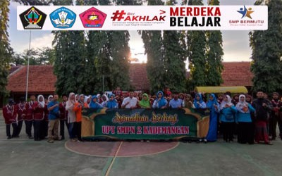 UPT SMPN 2 Kademangan Ramadhan Berbagi Takjil